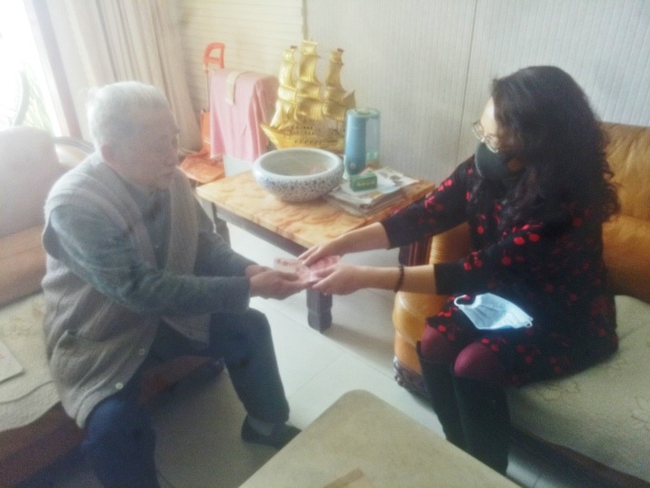 赤诚写大爱，，，，，，质朴映丹心