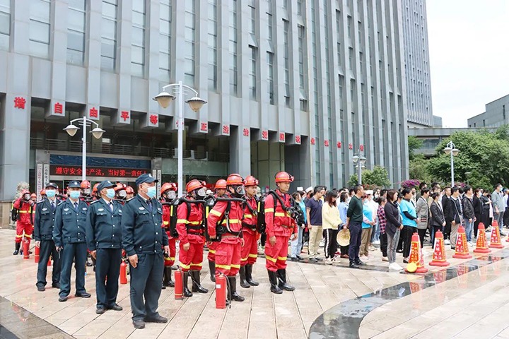 总结反思促提升，，，，，，，，谋划部署再发力——记集团2022年度总部办公大楼火灾事故应急演练