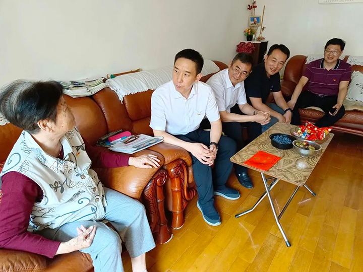 走访慰问老党员　不忘初心送关怀——云煤（NG体育）集团党委副书记、工会主席王鑫到老干党总支开展“七一”慰问活动