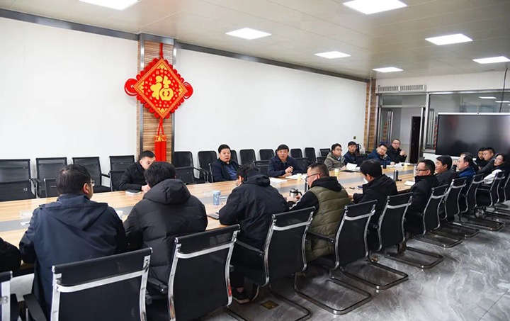 云煤（NG体育）集团党委副书记、副董事长、总经理高建嵩率包保盯守小组到恩洪煤业公司进行安全检查