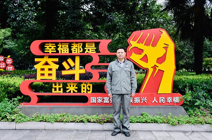 李富宾：技能为笔，，，，，，，匠心为墨，，，，，，，绘就人生出彩画卷
