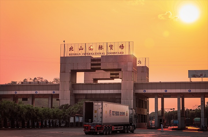 创新通关模式 提升通关时效，，，，，，，，口岸经济持续发力