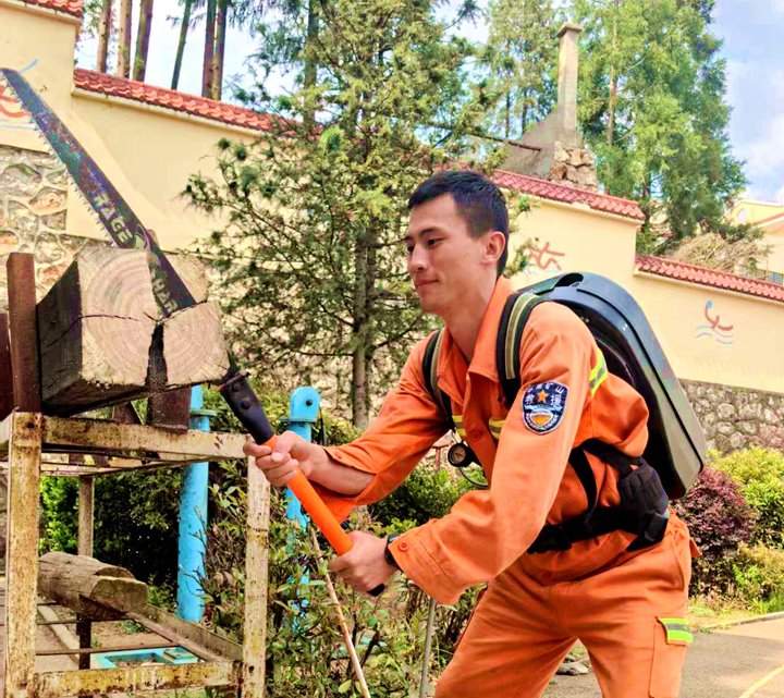 爱岗敬业 | 申宵：从“应急新兵”到“技术状元